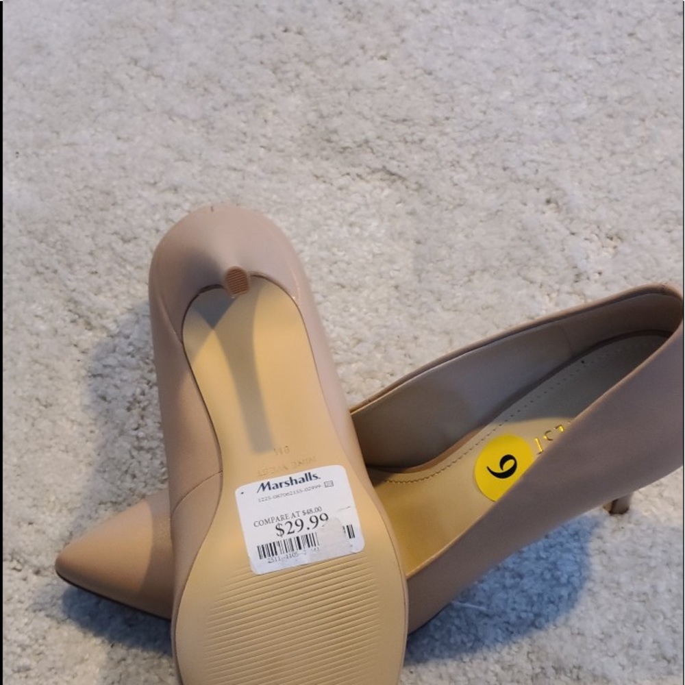 High heels - Picture 4 of 4